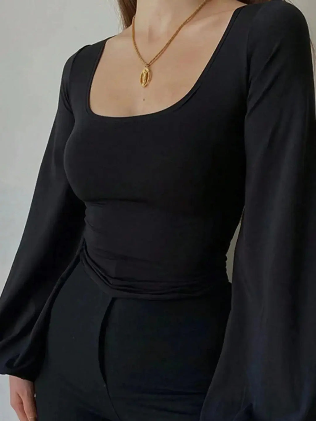 Women's T-shirt, casual pure color bell-sleeve T-shirt for women, black long-sleeved top