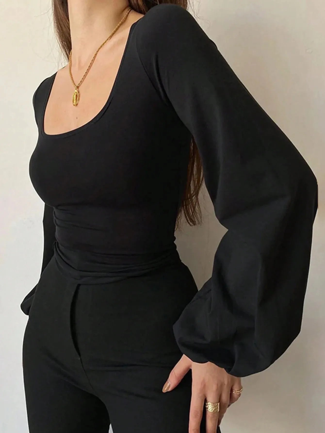 Women's T-shirt, casual pure color bell-sleeve T-shirt for women, black long-sleeved top